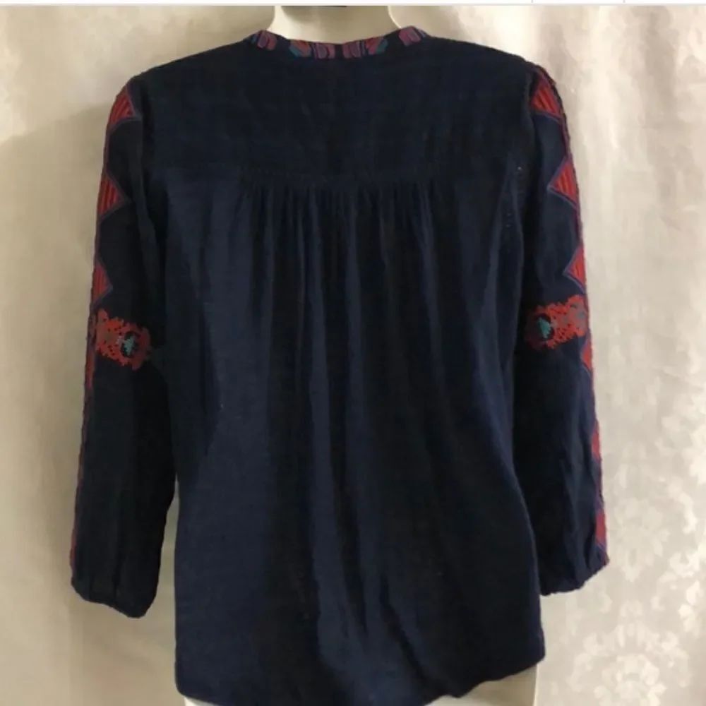 ✨ HP✨Lace Up Embroidered Top✨ - Picture 5 of 5